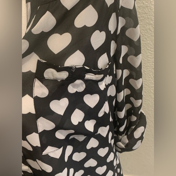 Express black and white heart blouse - Picture 6 of 7